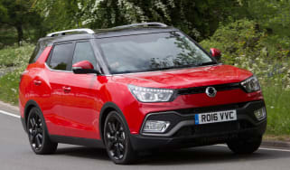 SsangYong Tivoli XLV 2016 UK - front cornering
