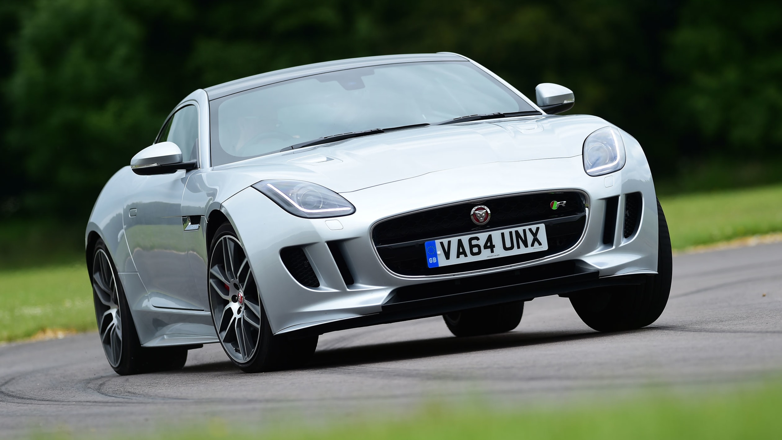 Jaguar f Type r AWD