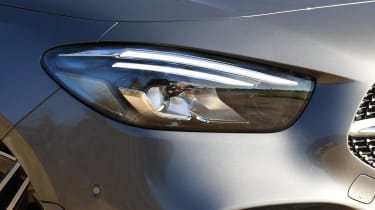 Mercedes b-class headlight