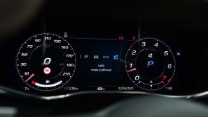 Jaguar F-Pace SVR - dials