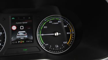 MG ZS Mk1 - dials