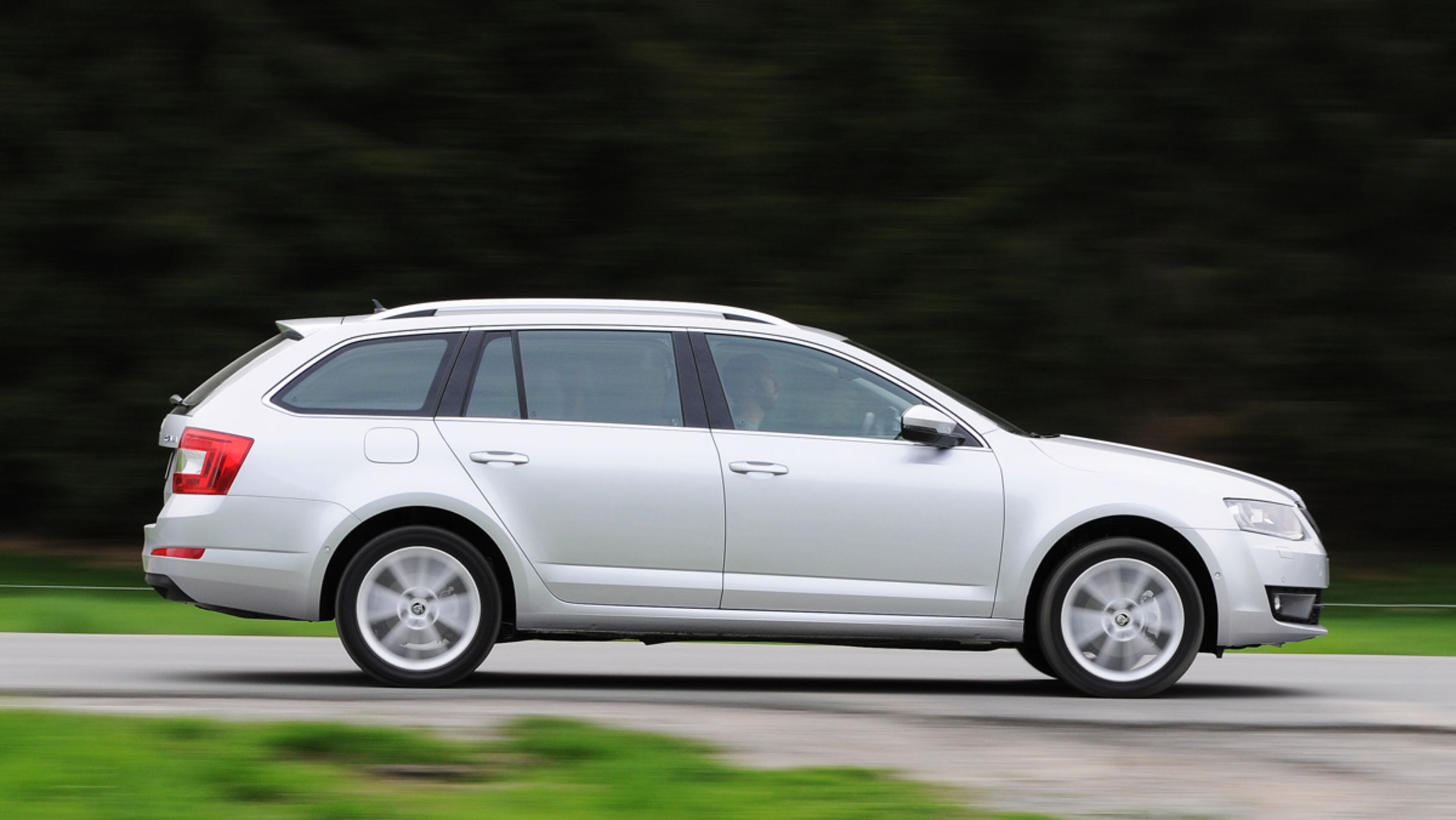 Skoda Octavia Estate 4x4 pictures | Auto Express