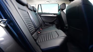 Volkswagen Passat GTE - back seats