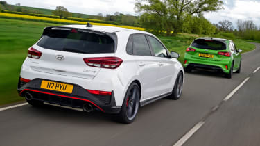 Ford Focus ST Track Pack vs Hyundai i10 - rear tracking