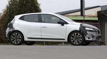 2023 Renault Clio facelift (camouflaged) - side