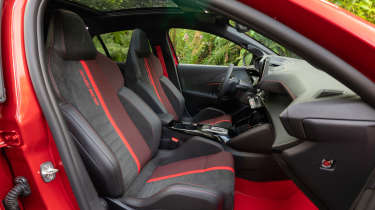 Peugeot 208 GTi - front seats