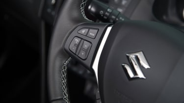 Suzuki-Swift-SL-Z-steering-wheel-picture