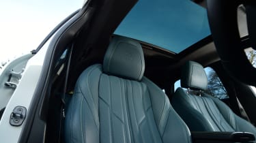 Peugeot 308 SW - front seats