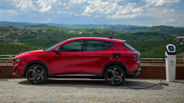 Alfa Romeo Tonale - side