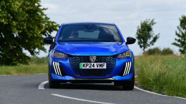 Peugeot E-208 - front cornering