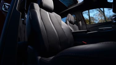 Peugeot 3008 - front seats