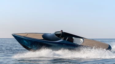 Aston Martin AM37S boat - side action