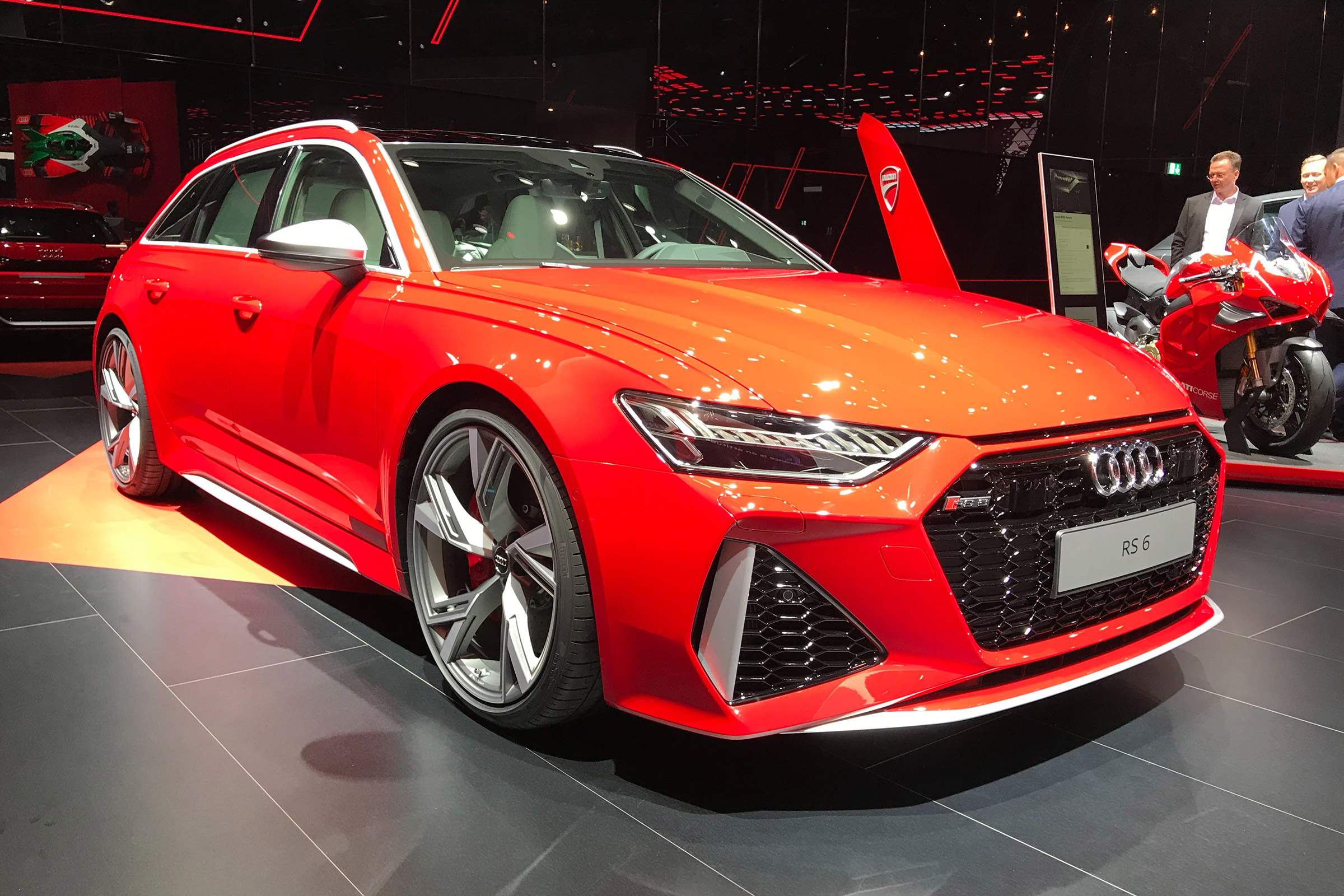 New 19 Audi Rs 6 Avant Makes Frankfurt World Debut Auto Express