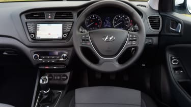 Hyundai i20 Coupe 1.0 T-GDi 2016 - dashboard