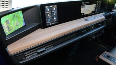  Mk1 Civic and Honda e - e dashboard