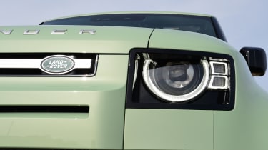 Land Rover Defender - headlights