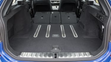 BMW 330e Touring - boot seats down