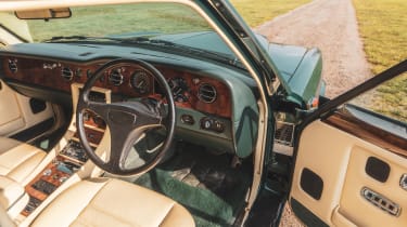 Bentley Turbo R - interior (driver&#039;s side view)