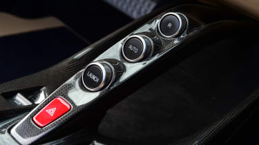 Ferrari 812 GTS - centre console