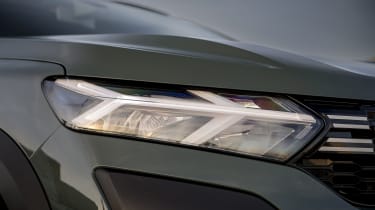 Dacia Jogger - headlights