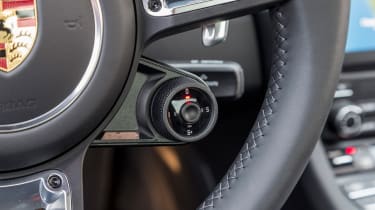 Porsche 911 Turbo S 2016 - steering wheel dial