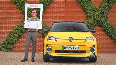 Renault 5 LT - swipe right