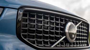 Volvo XC40 - grille