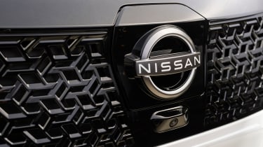 Nissan Townstar - front grille