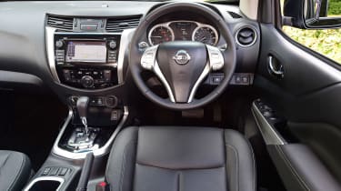 Nissan Navara Trek-1° 2017 interior