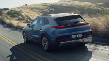 Porsche Cayenne Electric S - rear tracking