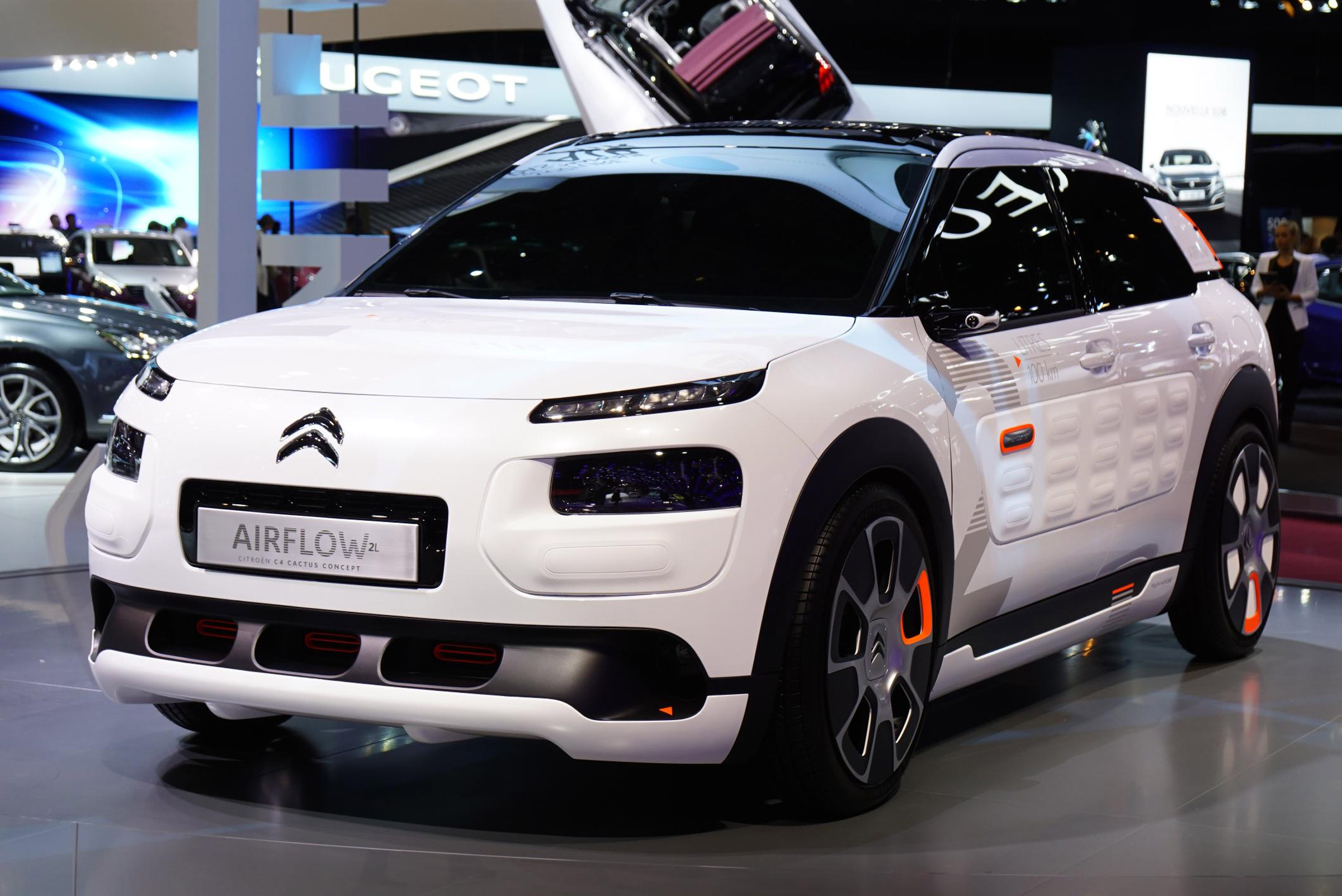 Efficient Citroen C4 Cactus Airflow 2L makes its debut 