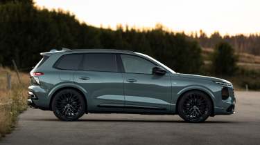 Audi Q7 - side
