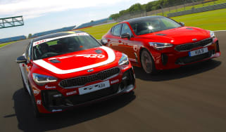 Kia Stinger GT420 - front tracking with Kia Stinger