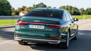 Audi A8 60 TFSI e - rear tracking