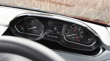Peugeot 208 - dials