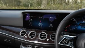 Mercedes E 220d Sport - infotainment