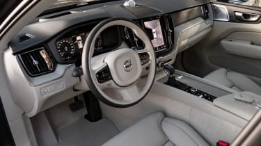 Volvo XC60 2017 - grey interior 2