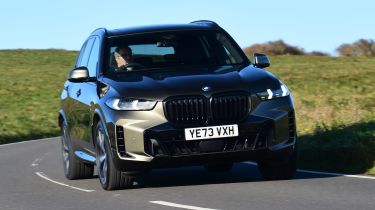 BMW X5 front corner left panning