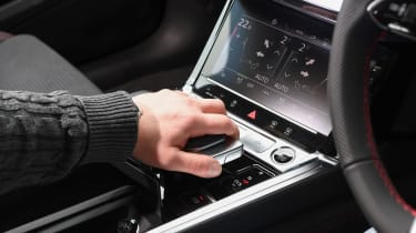 Audi Q8 e-tron - gear selector