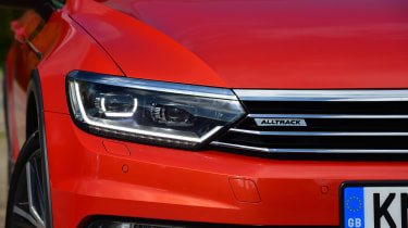 Volkswagen Passat Alltrack - headlights