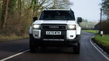 Toyota Land Cruiser 48v - full front