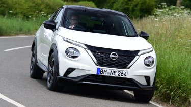 Nissan Juke Hybrid - front tracking