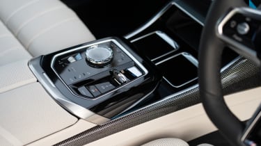 BMW i7 - centre console