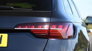 Audi RS 4 Avant vs BMW M3 Touring - Audi rear tail light 