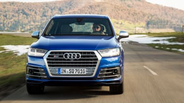 Audi SQ7 - head on