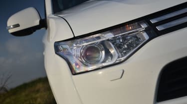 Mitsubishi Outlander headlight detail
