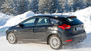 Ford Focus spied - rear snow
