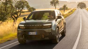 Jeep Avenger 2026 facelift driving