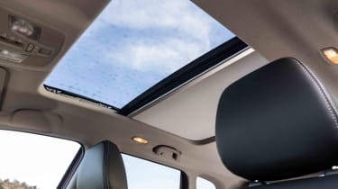 Suzuki Vitara 1.5 Hybrid SZ5 - panoramic glass roof