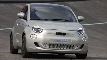 Fiat 500e Giorgio Armani - front tracking 